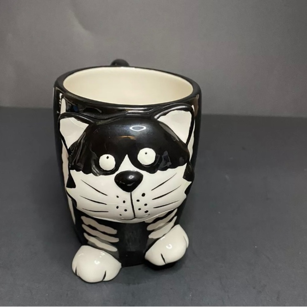 BURTON & BURTON BLACK & WHITE CHESTER THE CAT 12oz CERAMIC COFFEE MUG